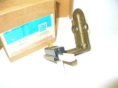 1967 68 69 Pontiac Catalina Bonneville Hydramatic kickdown switch 9787122 - Image 1 of 2