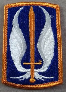 Parche de borde merrowed a todo color de la 17a Brigada de Aviación del Ejército de los Estados Unidos - Imagen 1 de 2