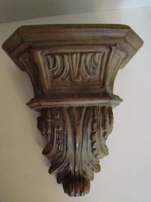 Large Ornate Faux Wood Wall Display Shelf With Plate Groove On Top Foto 1 de 4