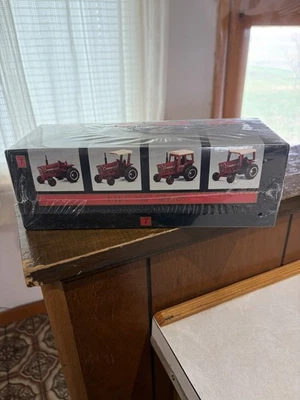 Juego de tractor fundido a presión ERTL 1991 1/64 IHC International serie "66" # 7 sellado nuevo en caja Foto 1 de 3
