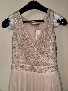 Schönes Maxikleid sehr schöne Farbe neu Nadelfaden Größe 8 . Marke Quiz  - Bild 1 von 3