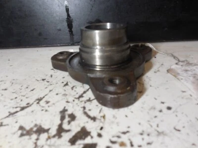 Brida del eje de salida delantero de transmisión BMW E90 E92 328XI GM 6L45 3 pernos 06-12 Foto 1 de 4