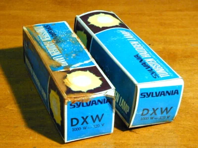 2 SYLVANIA DWX 1000 WATT 120 VOLT TUNGSTEN HALOGEN BULBS IN ORIGINAL BOXES - Image 1 of 4