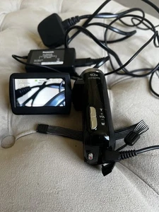 Panasonic SDR-S7 Small digital compact camcorder - SD Card - And Charger. - Picture 1 of 2