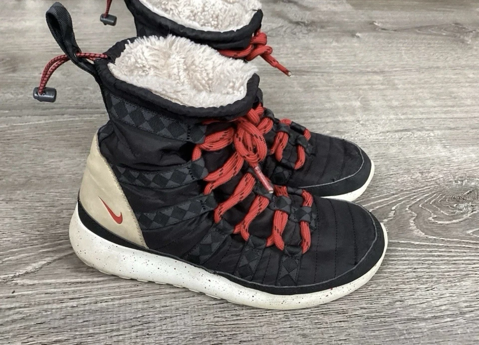 Botas deportivas Nike Roshe Run High para mujer piel sintética talla 6,5 616724-002 negras rojas Foto 1 de 4