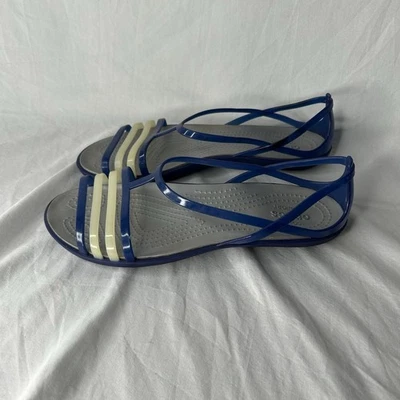 Sandália Crocs Isabella Feminina Tiras Tamanho 7 Azul Tira T Marfim Liso Slip On - Imagem 1 de 4