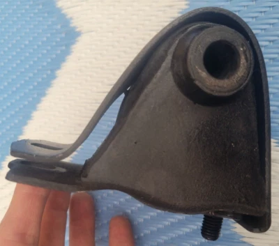 Jeep Cherokee XJ 1986-2001 Front Engine Mount Left Or Right 52019201AC *** NEW - Image 1 of 4