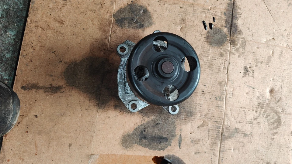 Nissan Qashqai 2012 1,6 gasolina bomba de agua Dig-T Foto 1 de 4