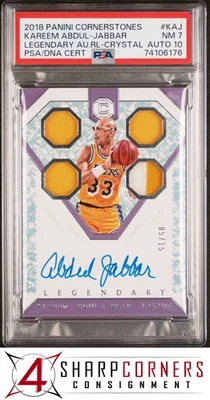 2018 КРАЕУГОЛЬНЫЕ КАМНИ РЕЛИКВИИ КРИСТАЛЛ КАРИМ АБДУЛ-ДЖАББАР HOF NO/15 PSA 7 DNA С АВТОГРАФОМ 10 - Изображение 1 из 4