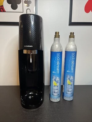 Agua con gas SodaStream Fizzi, negra probada funciona + 2 botes de CO2 60L usados Foto 1 de 4