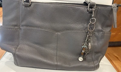 Bolso de Mano The Sak Sequoia Gris Cuero Guijarro con Dije Doble Correa ¡MUY BONITO! Foto 1 de 4