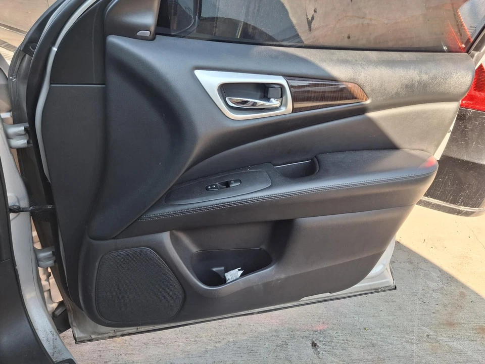 二手右前门内部装饰面板 适合:2015 年日产探路者 A 级 — 第 1/4 张图片