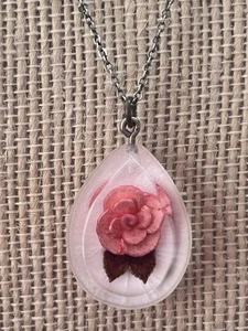 collar vintage reverso tallado lucite rosa esterlina  - Imagen 1 de 5