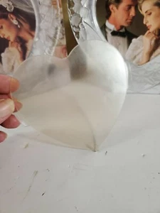 Hermoso marco de boda de vidrio cincelado en forma de corazón "Momentos" para el hogar, WY037/566 - Imagen 1 de 4