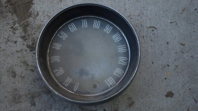 1963 - 64 别克铆钉速度计 量规 边框 镜头装饰 带玻璃裂纹 — 第 1/4 张图片