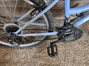 Roadmaster  Granite Peak Women’s Mountain  Bike - Picture 1 of 3