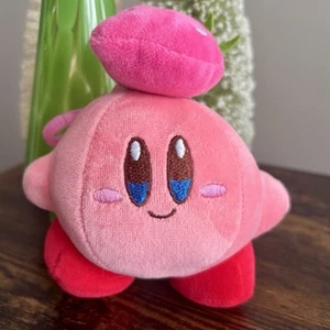 Nintendo| 5” Kirby Holding Strawberry Plush Clip Toy Cute NWOT - Picture 1 of 3