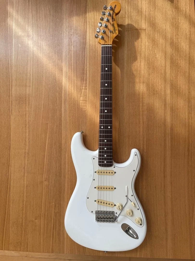 Preços baixos em Fender Squier Stratocaster Japão | eBay