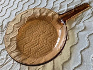 Sartén de vidrio con fondo de gofre marrón Corning Visions ámbar de 10" EE. UU. - Imagen 1 de 3