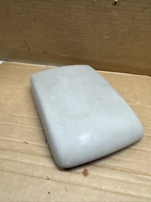 2006 2007 2008 2009 Legacy & Outback OEM Subaru reposabrazos central reposabrazos central Foto 1 de 4