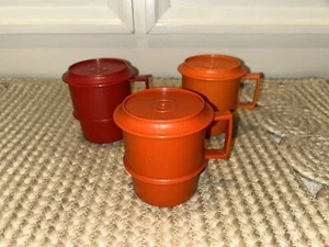 Set Of 3 Vintage Tupperware Harvest Colored Stackable Mugs With Lids 1312-EUC - Picture 1 of 4