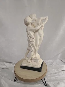 Vintage Amilcare Santini Sculpture Made In Italy Couple Embracing a Kiss 1960s - Picture 1 of 13