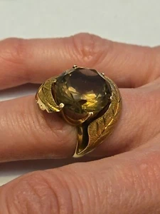 Vintage 10 CT Round Faceted Smoky Quartz Set In 14K Gold Leaves Cocktail Ring - Picture 1 of 9