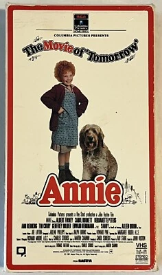 Annie VHS Tape 1982 Musical  Children's Film Aileen Quinn Carol Burnett Foto 1 de 4