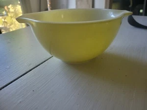 Vintage Pyrex Lemon Yellow Cinderella Bowl #441  1  1/2 Pint - Picture 1 of 7