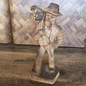 Handgeschnitzter Bauernmann aus Holz trägt Konvolut Stöcke Axt Volkskunst 6,5" Dekor - Bild 1 von 11