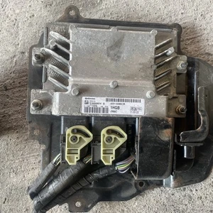 Unidad de control motor FIESTA FORD 1.6L ECU gasolina con enchufes AV21-12A650-VB - Imagen 1 de 3