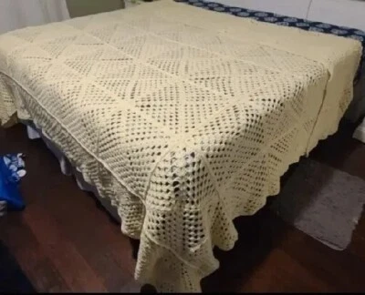 FUNDA CAMA KING SIZE CROCHET HECHA A MANO - TAN SUAVE, AMARILLA Foto 1 de 4