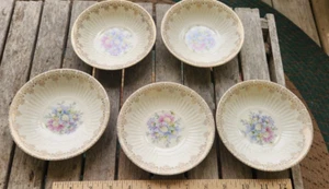 5 Vintage Porcelain Royal Heritage 22K Gold Filigree Edge Floral Berry Bowls - Picture 1 of 6