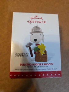 2015 Hallmark Keepsake Ornament Building Buddies Snoopy Spotlight on Snoopy - Picture 1 of 2
