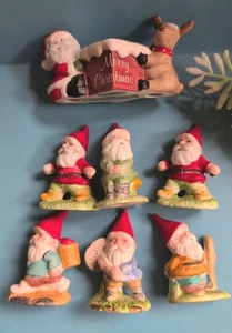 De colección Jardín Gnomo Russ Berrie Porcelana Pixie Elfo Pintado a Mano Conjunto Navidad - Imagen 1 de 8