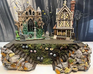 HALLOWEEN VILLAGE DISPLAY PLATFORM FOR DEPT 56 / LEMAX THE HILLS HAVE EYES - Picture 1 of 5