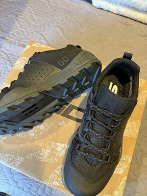 ZAPATOS DE CICLISMO SIDI ATOMUS GTX - ARENA GRIS OSCURO - TODO TERRENO Foto 1 de 3