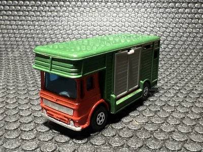 VTG LESNEY Matchbox : HORSE BOX Trailer - SUPERFAST Series #17 (EX) Red & Green - Image 1 of 4