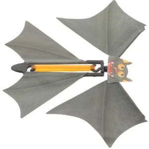 10 Pezzi Pipistrelli Giocattoli Halloween Pipistrelli Carta Volante Scherzo Bambino Divertente Avvolgimento - Foto 1 di 12