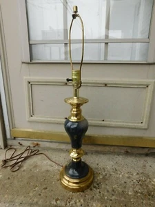 GORGEOUS VINTAGE BRASS AND BLACK MARBLE TABLE LAMP - Picture 1 of 8