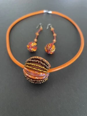 Collar y pendiente con cuentas de madera y vidrio sudafricano - Impresionante Foto 1 de 4