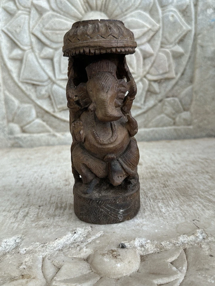 Antigua figura de madera tallada a mano del dios hindú Ganesha Foto 1 de 4