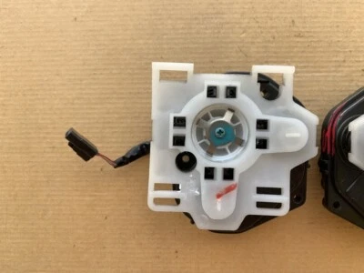 TOYOTA LEXUS LX470 02-06 Genuine Outer Mirror Actuator Assy RH 87908-60841 OEM - Image 1 of 2