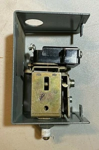 ALLEN BRADLEY 836-1A SERIES A - Picture 1 of 4