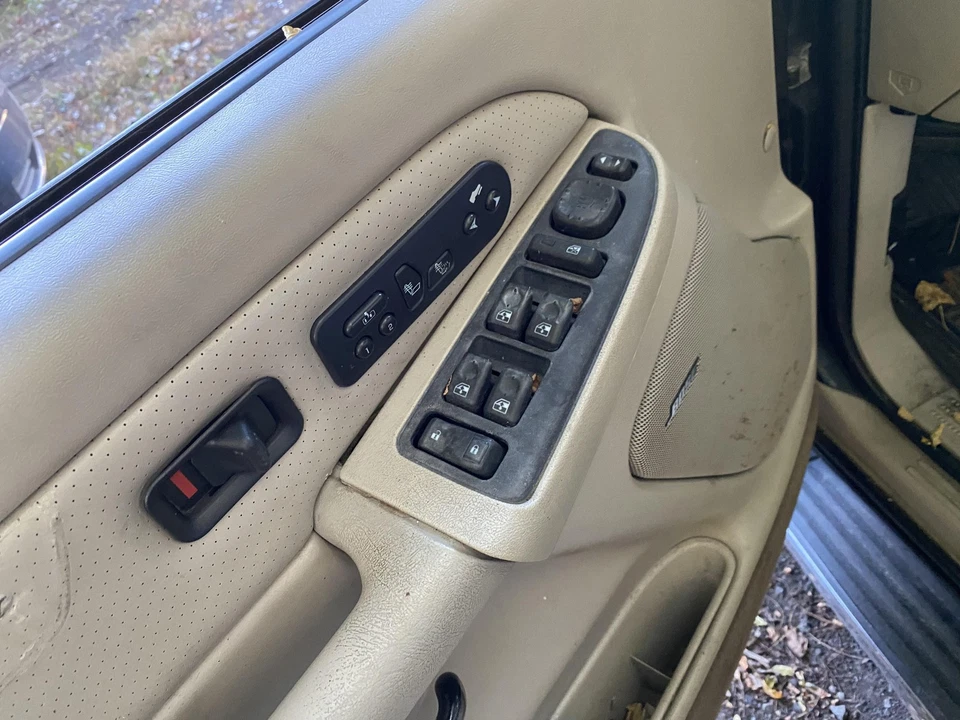 03 04 05 06 Interruptor ventana puerta delantera CADILLAC ESCALADE Foto 1 de 1