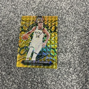 2023-24 Panini Mosaic Giannis Antetokunmpo Yellow Reactive #77 Mil Bucks - Picture 1 of 3
