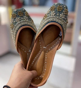 Donna Punjabi Jutti moda matrimonio Mojari panci khussa taglia UK 4-8 tonalità galassia - Foto 1 di 7