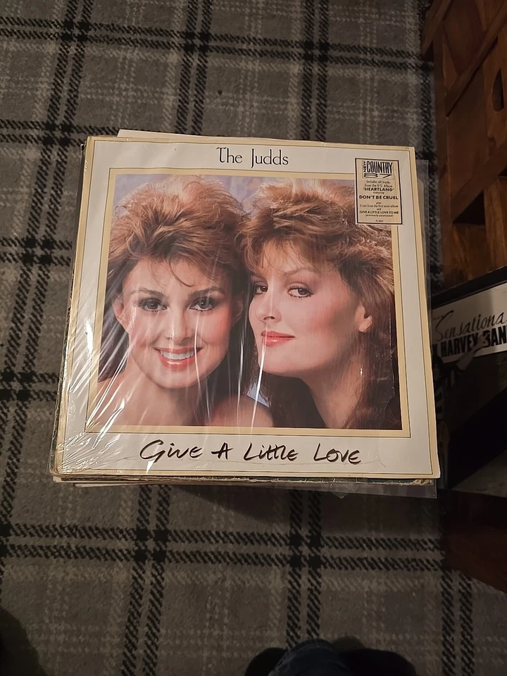 The Judds - Give A Little Love  Vinyl  LP 1987 EX/VG+ A1/B1 - Image 1 of 2