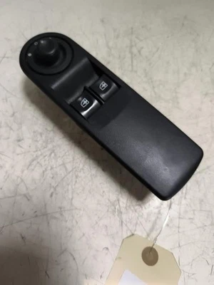 Interrupteur de leve vitre avant gauche RENAULT CLIO 4 PHASE 1 254118044R - Photo 1/4