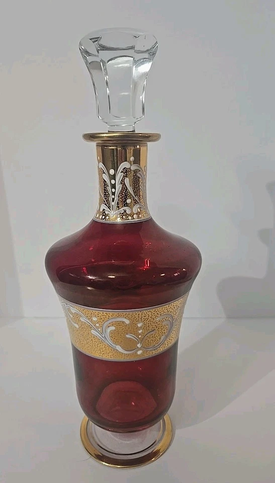 "Antigua jarra de vidrio bohemio Moser roja con rollos de oro esmaltado 10,25"" H" Foto 1 de 4